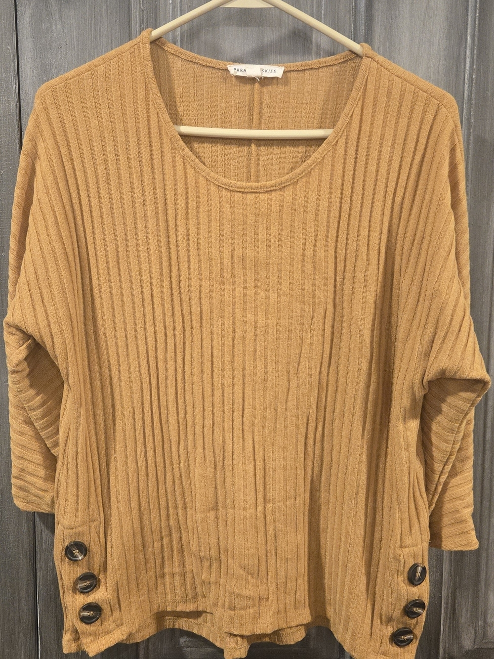 Womens 3/4 Sleeve. Like New. Just Wrinkled From Being In Storage